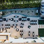 Le Meez Отель Каркассон