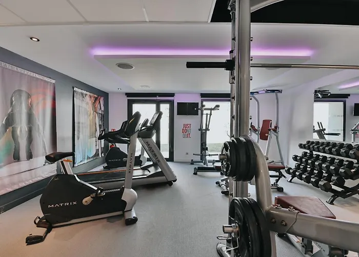 Le Meez Отель Каркассон