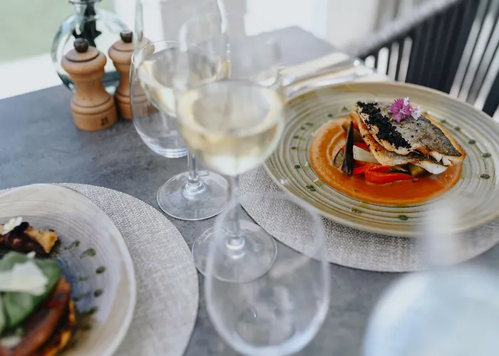 Le Meez Отель Каркассон